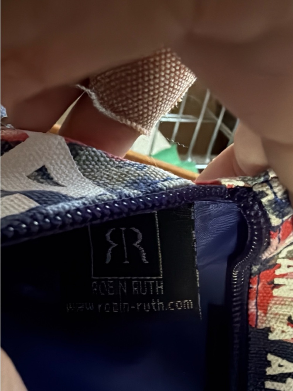 Robin Ruth Atlanta Crossbody - Picture 4 of 7